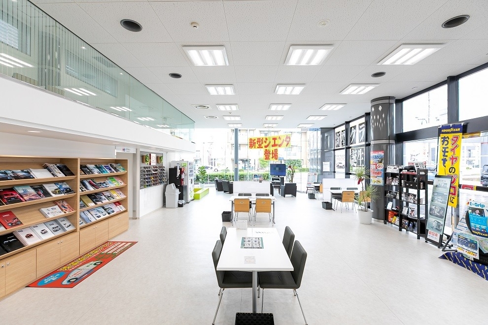鏡島店室内中