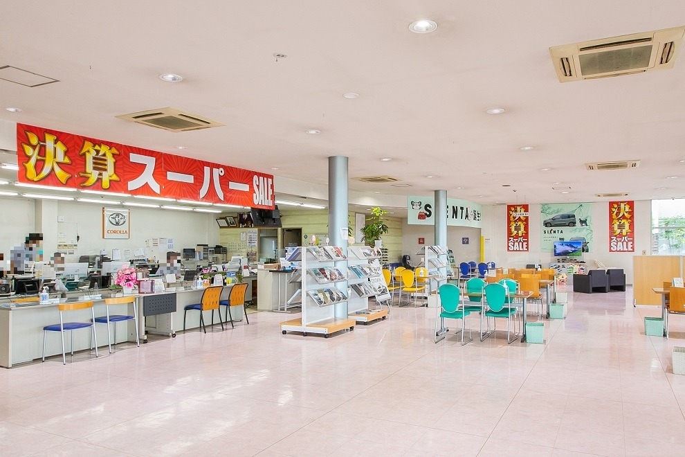 カローラ可児店室内