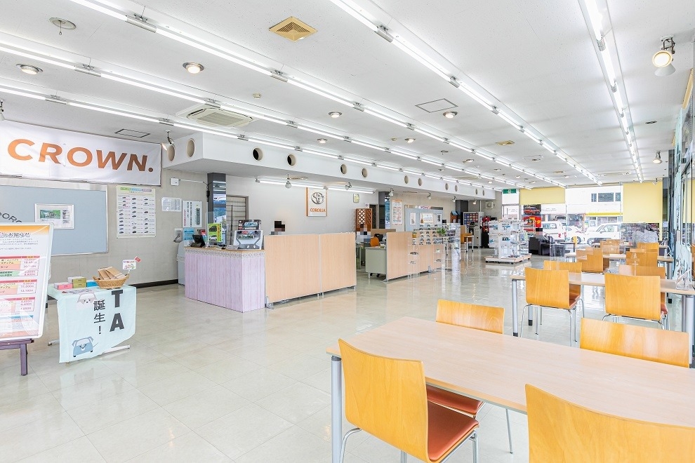 芥見店室内