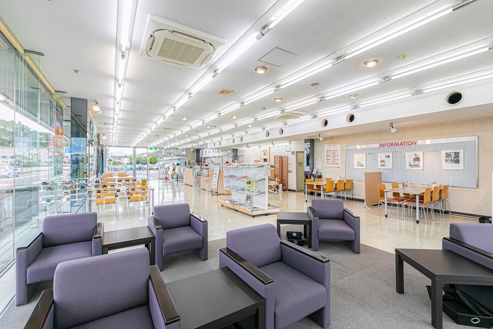 芥見店室内