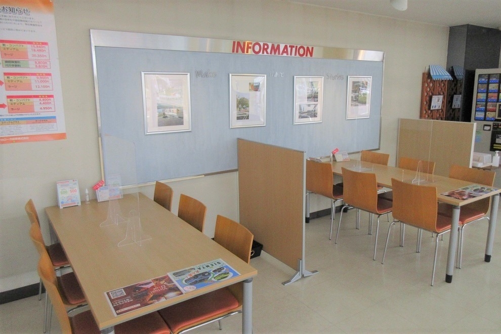 芥見店室内