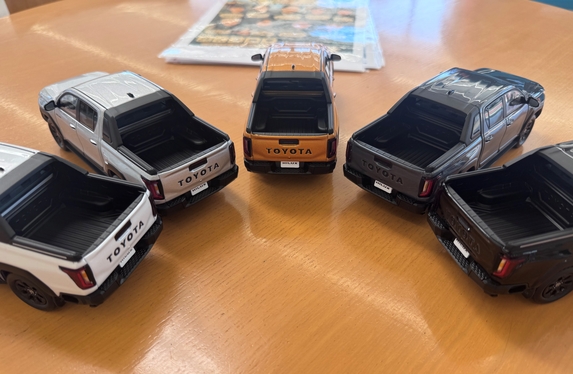 ハイラックス勢ぞろい！！（ミニカー）
