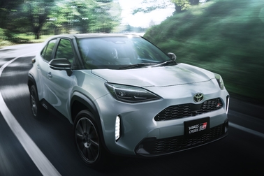 【モデル入り素材】GR SPORT（ハイブリッド・2WD）
