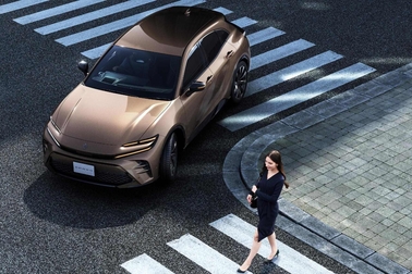 【モデル入り素材】SPORT Z（2.5Lハイブリッド車）
